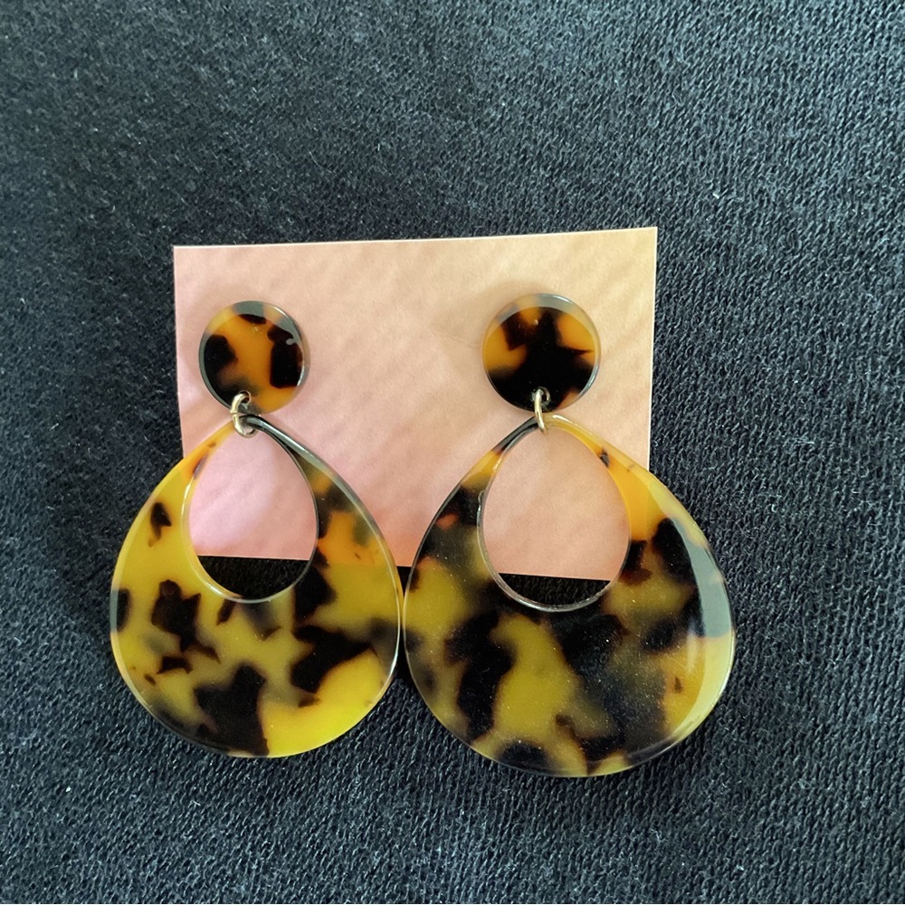 Tortoise Shell Tear Drop Pierced Earrings